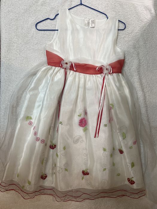 Продам платья красивые