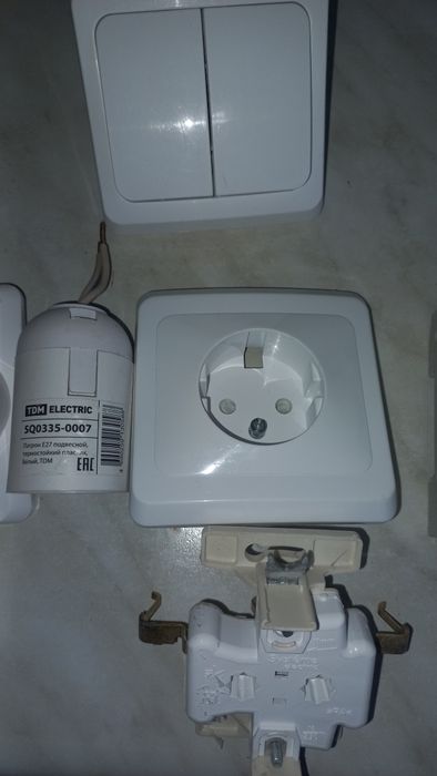 Продам розетки ,выключатели.