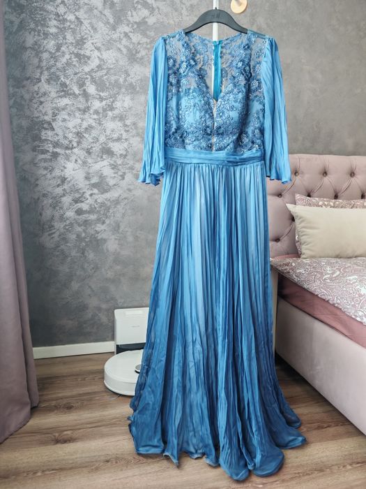 Rochie Nasa, Aura Radu