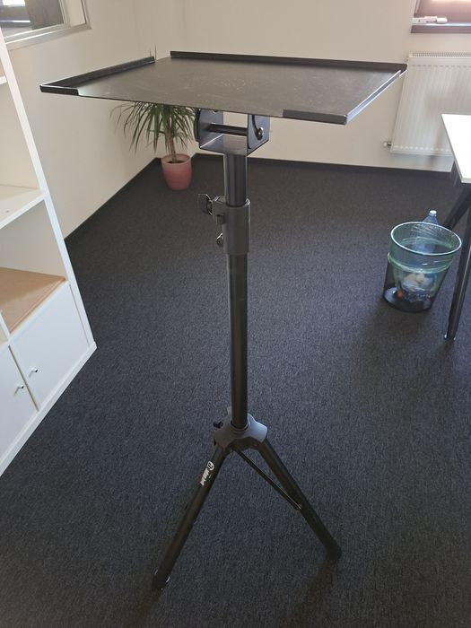 Stativ profesional cu tavă metalică reglabilă