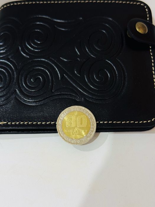 Продам монету 200тг 80лет победы