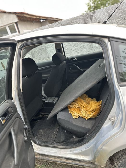 Volkslagen passat на части