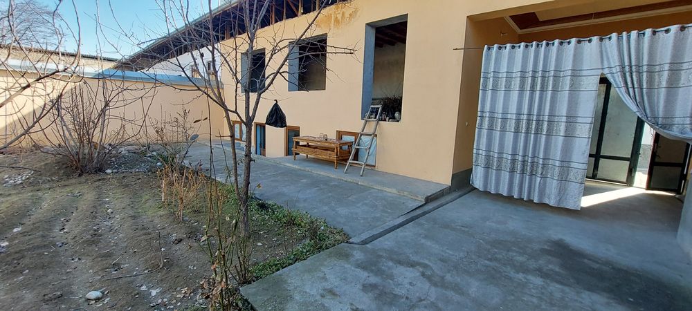 Уй сотилади.   общий 11 хона уй. 1та  хаммом .  Андижон шахар