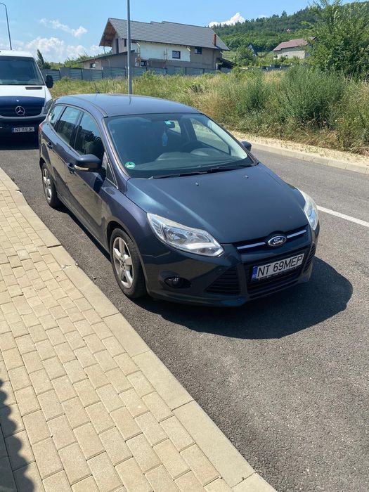 Vând Ford Focus.