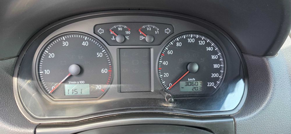 Продавам VW Polo 1.4 Тtrendline 80 к.с. бензин. РЕАЛНИ 30 600км. КАТО НОВА! 5 500 EUR