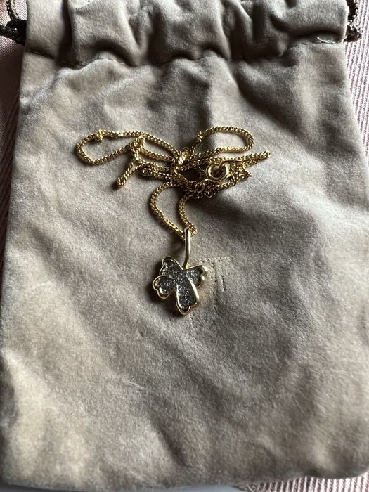 Колие с пеперуда