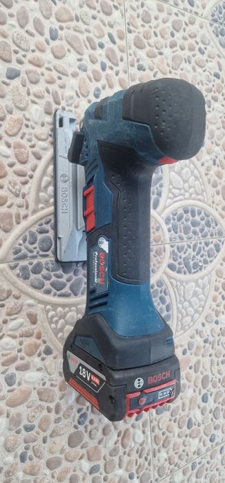 Акумулаторен пробивен трион Bosch GST 18V-LIS