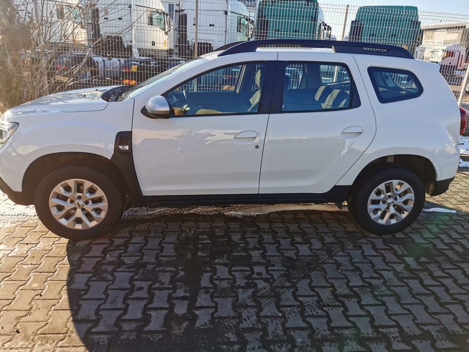 Dacia Duster 2023 diesel în garanție 2026 aprilie