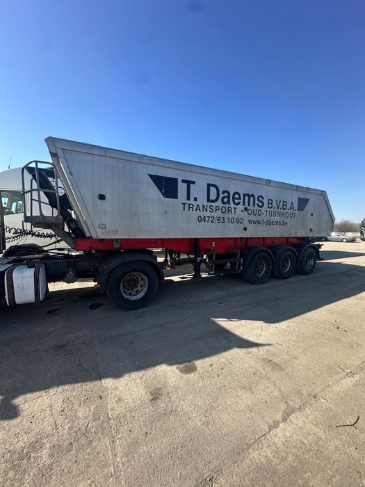 Vand 2xCapT + semiremorca ( de la cap tractor alb)