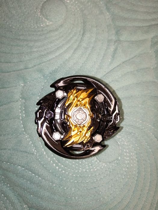 Продаю бейблейды