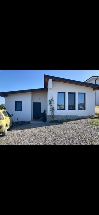 Casa de vanzare sau inchiriere  Dezmir
