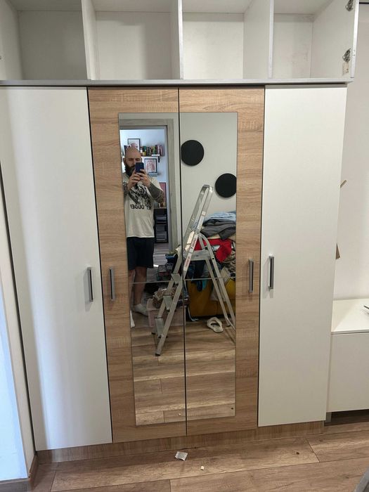 Продам платяной шкаф и 2 тумбы