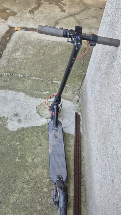 Vand 2 trotinete Xiaomi m365