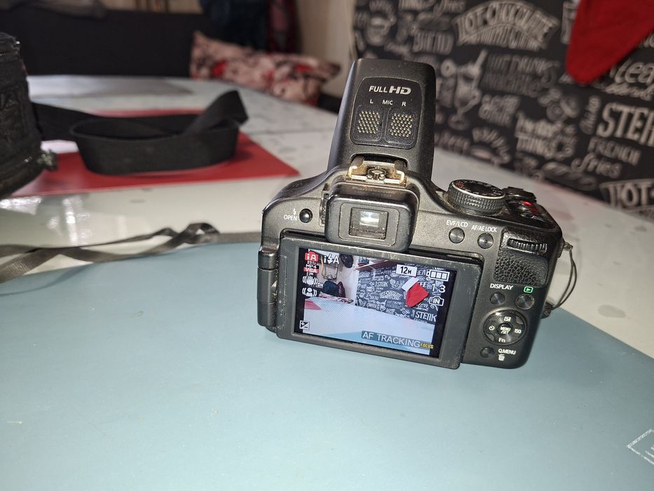 Panasonic FZ150, 12 MP ,24x zoom, Full HD Video