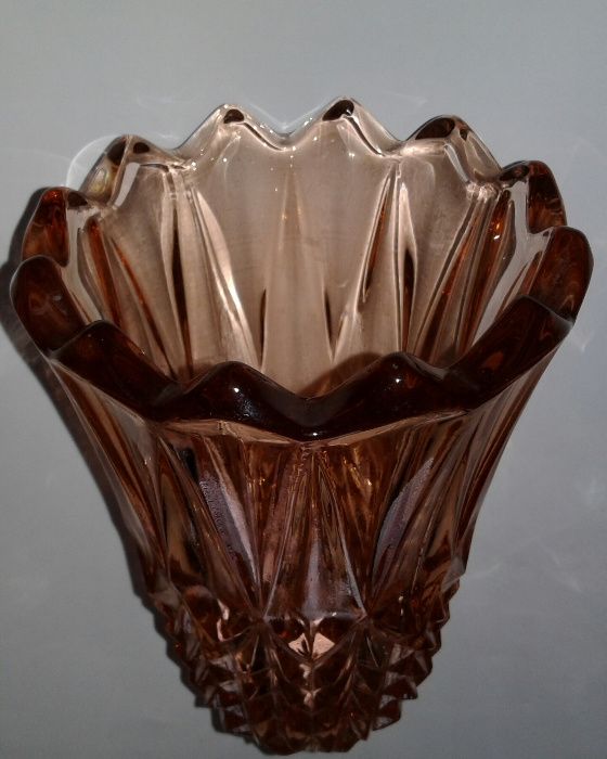 Вазa - цветно масивно релефно стъкло