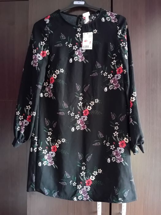 Rochie neagra cu flori