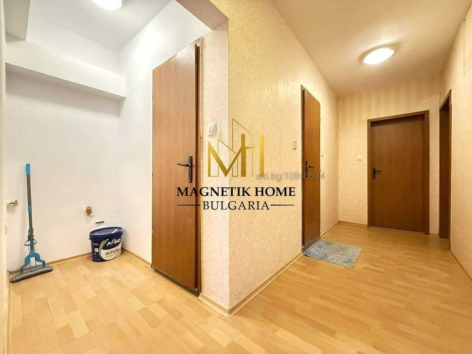 Просторен НЕОБЗАВЕДЕН тристаен до у-ще Иван Вазов в ж.к. Възраждане