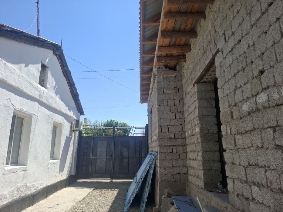 Үй сатылады. М. Толебаев көшесі 91 үй