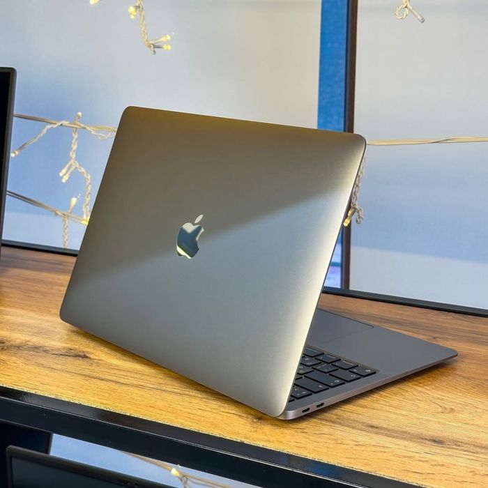 Macbook M1 / в новом состоянии