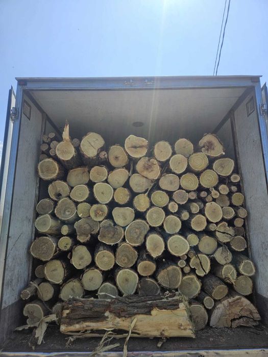 Depozit Lemne de foc taiate si crapate salcam fag stejar, cu transport