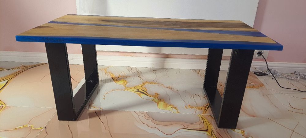 Masa cafea lemn de nuc si rasina epoxidica