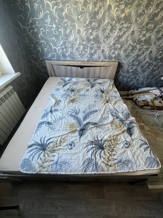 Кровать с матрасом