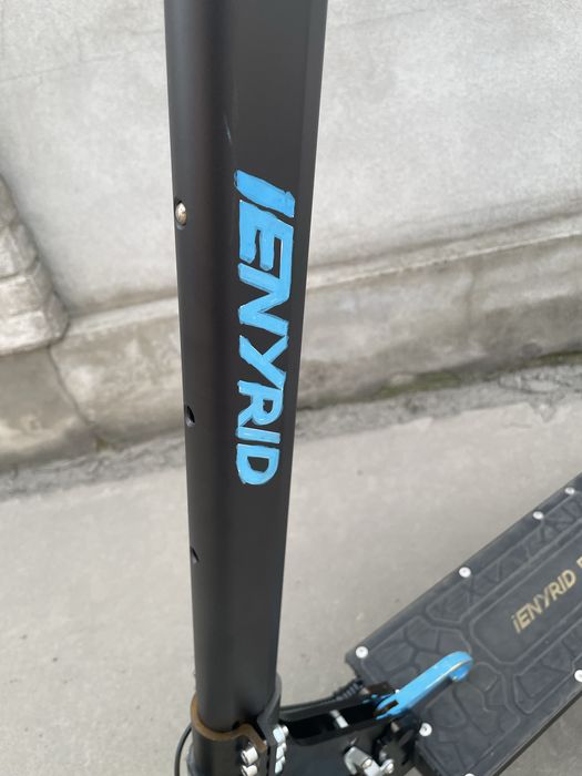 Trotineta IENYRID ES1