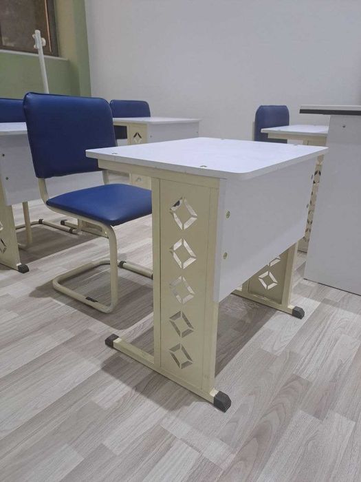 комплект учебные парты и стулья