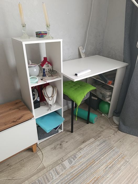 Продам стол письменный с полками