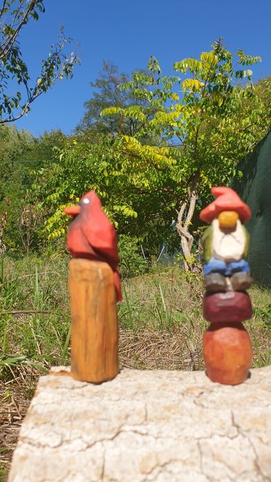 Sculpturi de lemn figurine diverse pitici lemn lucrate manual. Cadou