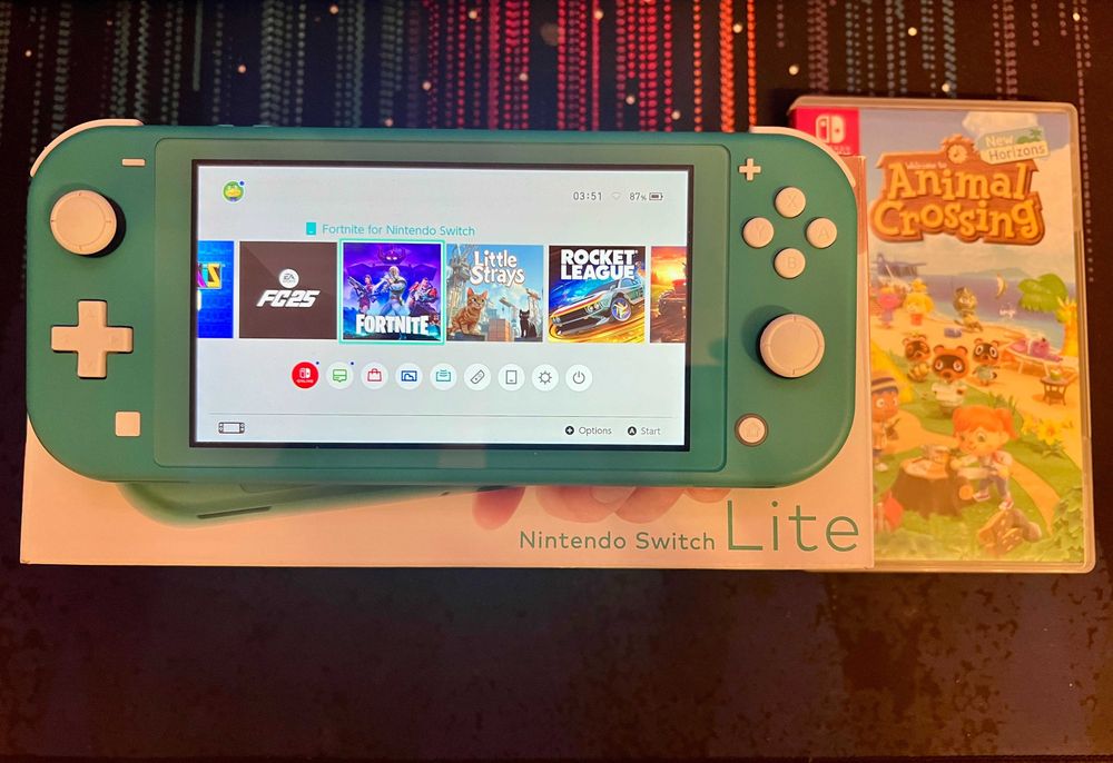 Nintendo Switch Lite + 256 GB microSD  + Animal Crossing New Horizons