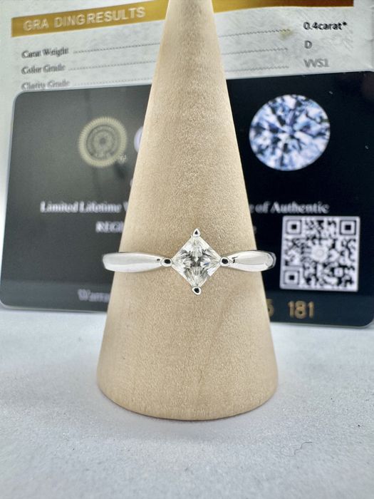 Сребърен пръстен с мойсанит (Диамант) 0.4 карата