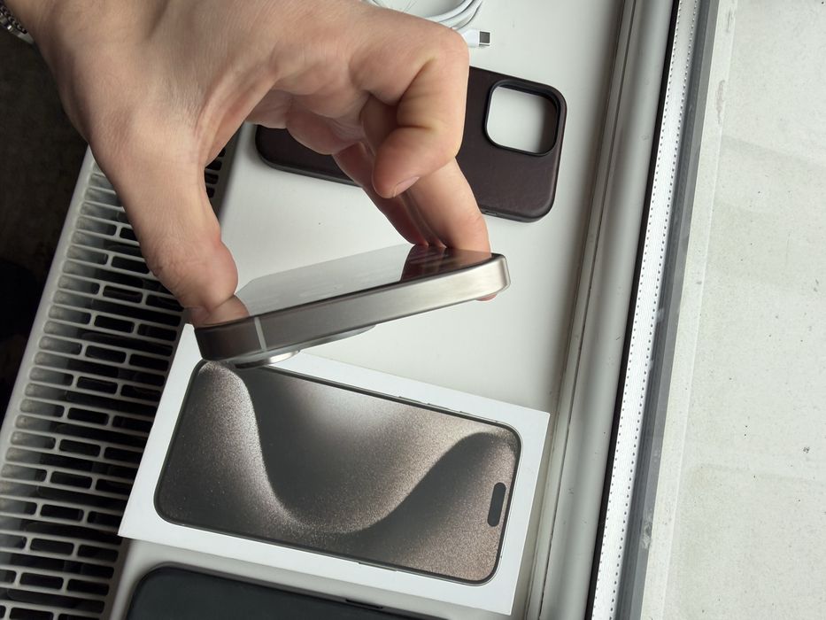 iPhone 15 Pro Max 265gb + 2 huse originale