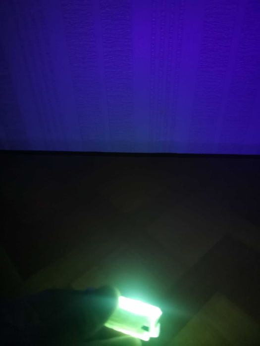 Супер яркий фонарик