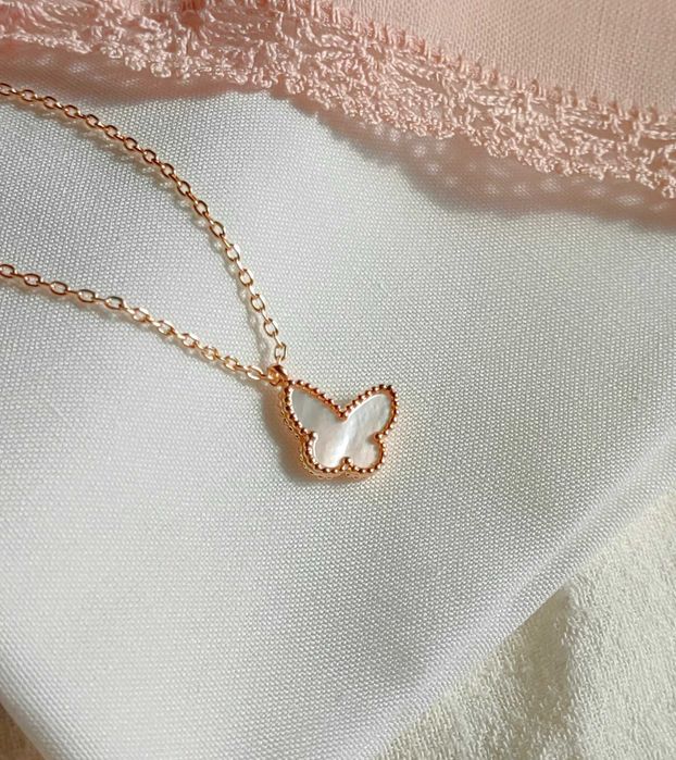 Златно дамско колие с пепрудка от бял седеф, Van Cleef & Arpels VCA