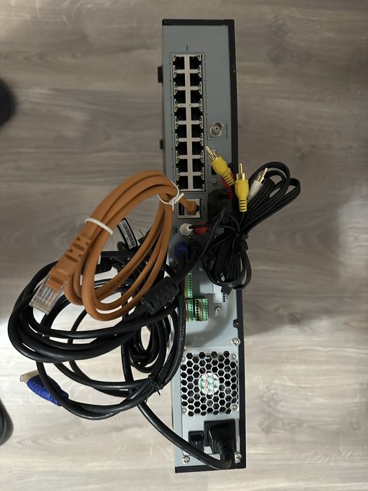 NVR HIKVISION 16 camere  folosit 6 luni