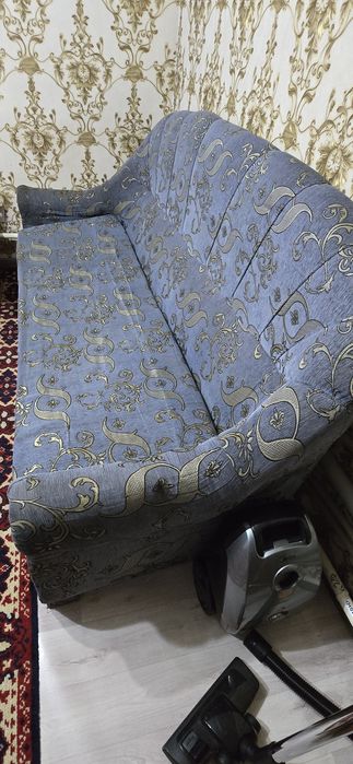 СРОЧНО. Продается хороший ДИВАН б/у