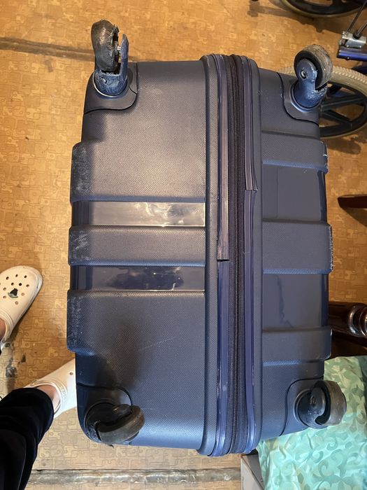 Чемодан б/у