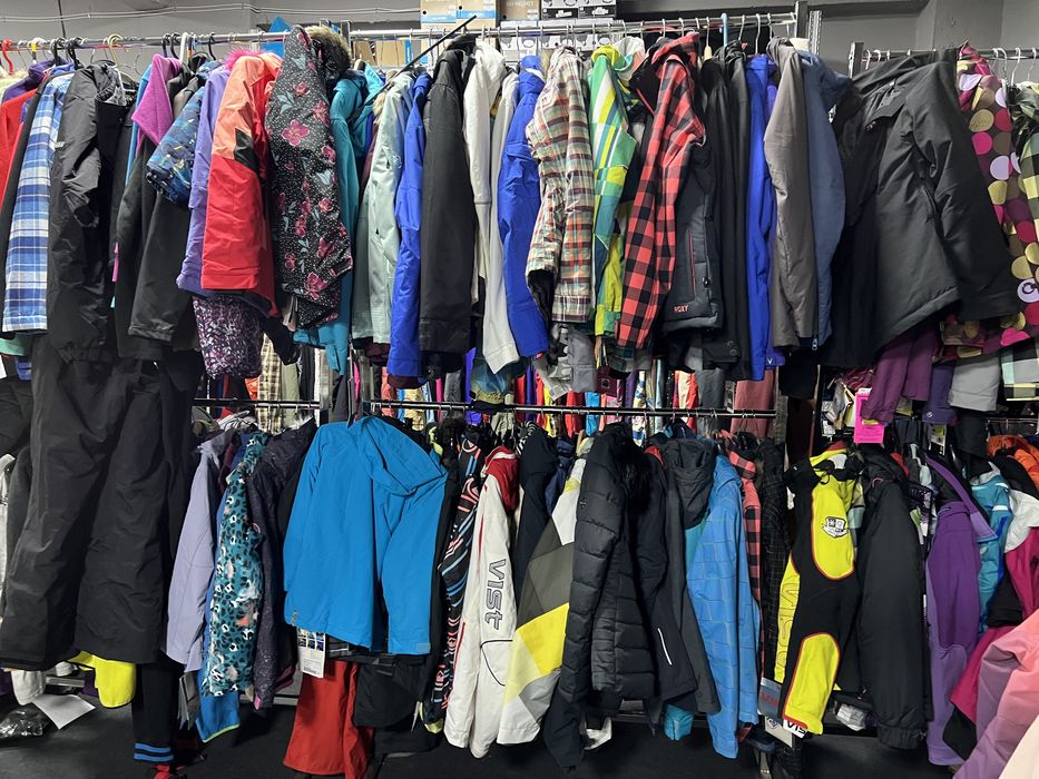 Echipamente de schi si snowboard ski clapari boots casti