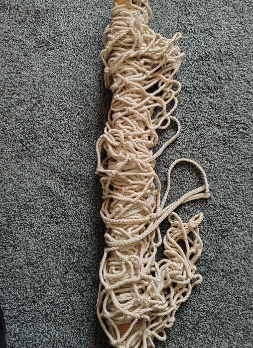 Hamac stil plasă cu bară din lemn