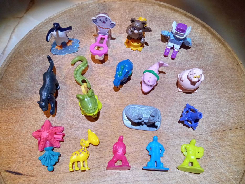 Lot jucării Kinder oua surprize (16  bucăți)