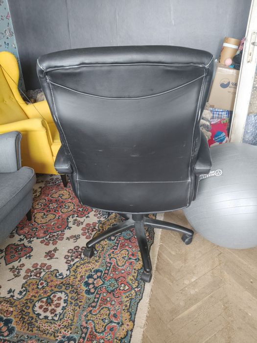 Офис стол удобен