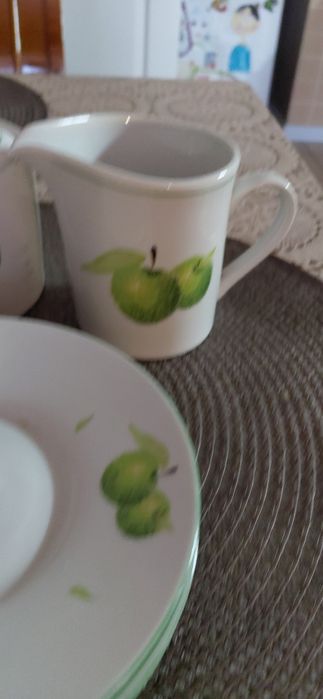 Посуда сахврница молочнок и блюдца