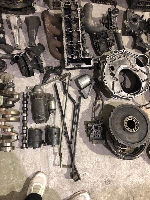 Запчасти (детали)  мерседес Т1 ( сапог)