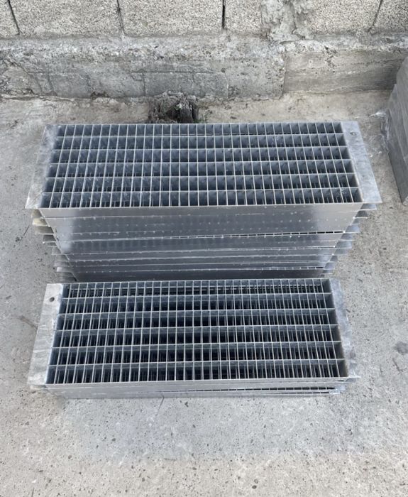 Trepte zincate gretare zincate 80x22 sau 73x22