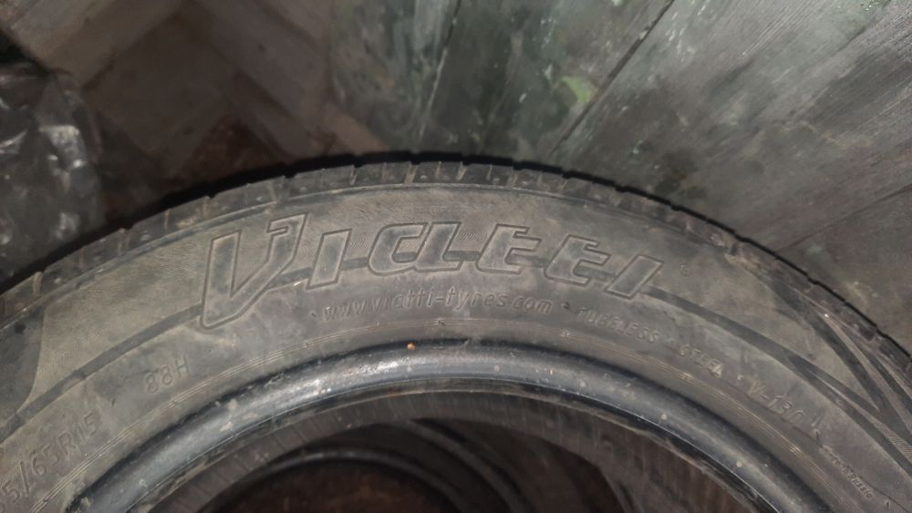 Продам резину 165×65 R15