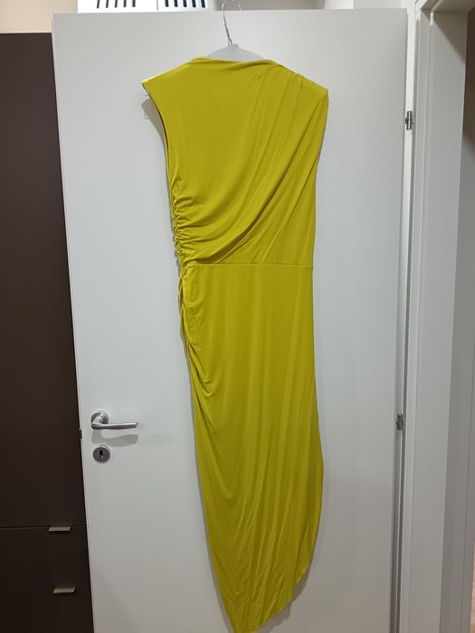 Rochie H&M asimetrica, material fluid, vaporoasa
