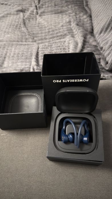 Powerbeats Pro –Doar casca stanga functionala, autonomie excelentă