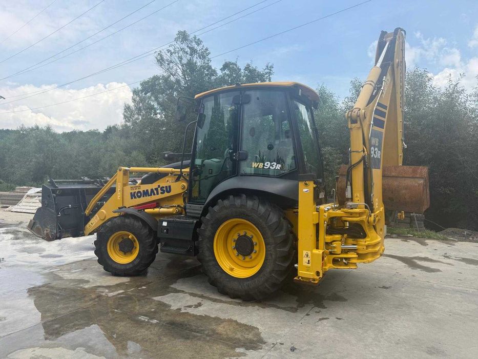 Buldoexcavator KOMATSU model WB93R-8