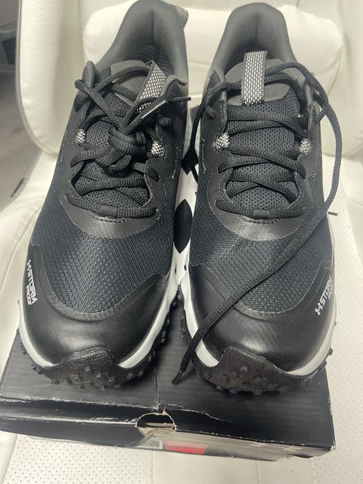 Adidasi Under Armour